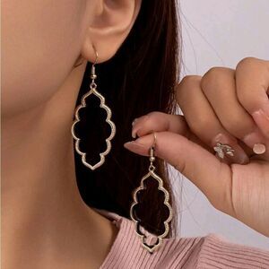 5/$25 Gold Color Drop Statement Earrings. Clover Earrings